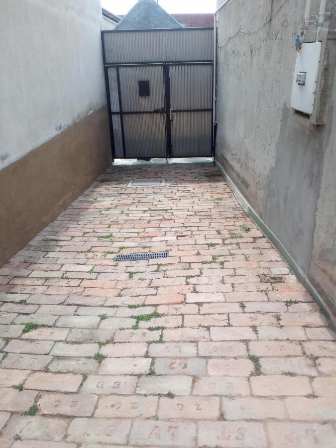 Start Apartmanok Beci Exterior foto