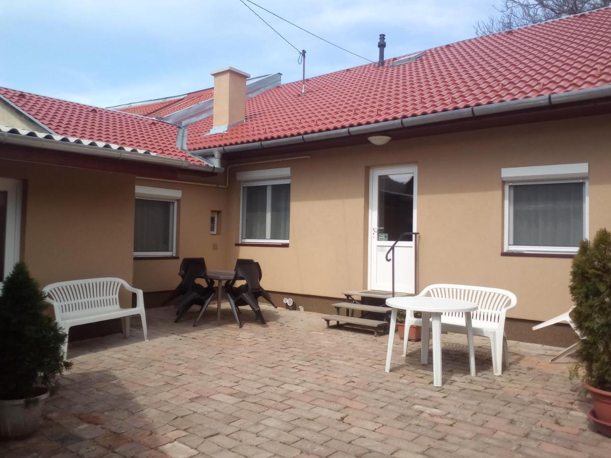 Start Apartmanok Beci Exterior foto