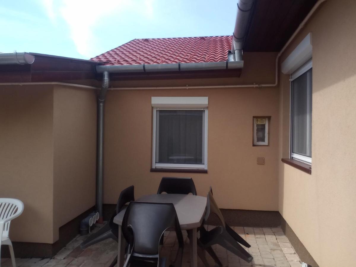 Start Apartmanok Beci Exterior foto