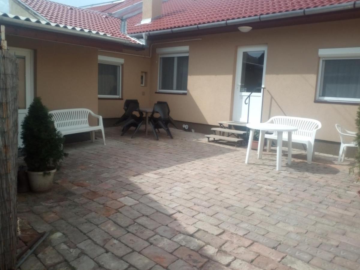 Start Apartmanok Beci Exterior foto