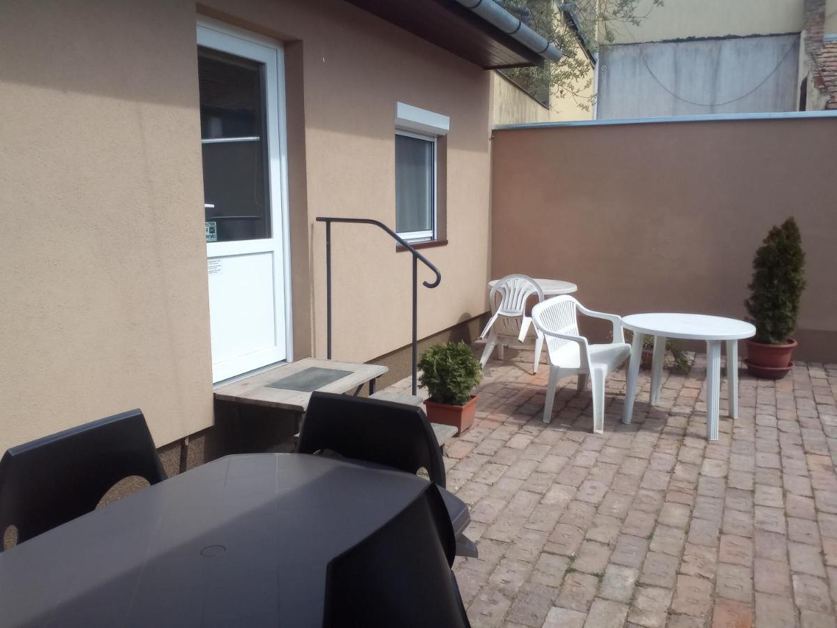 Start Apartmanok Beci Exterior foto