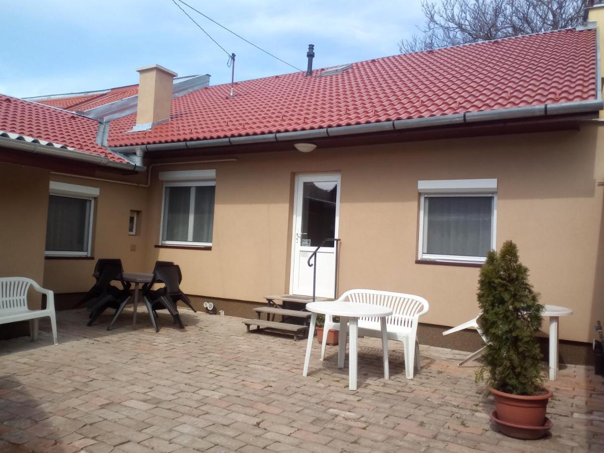 Start Apartmanok Beci Exterior foto
