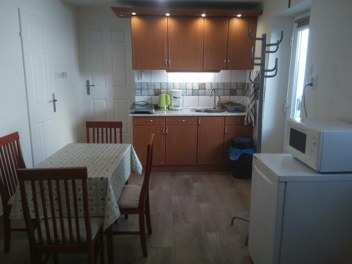Start Apartmanok Beci Exterior foto
