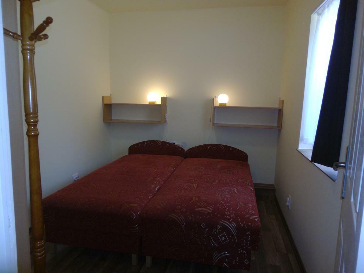 Start Apartmanok Beci Exterior foto