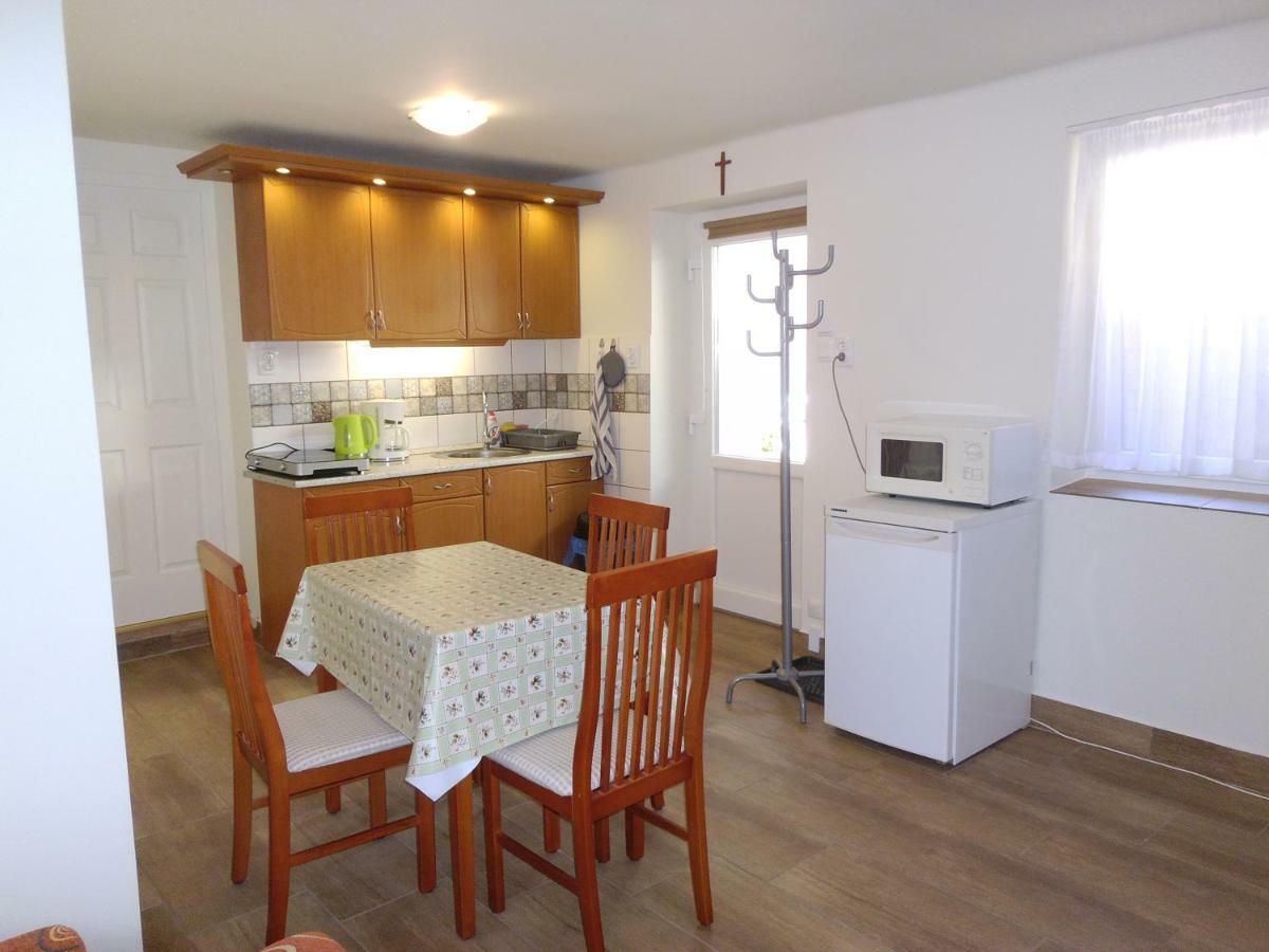 Start Apartmanok Beci Exterior foto